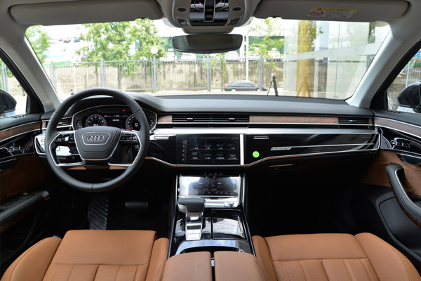 蘇州奧迪A8L包車帶司機價格