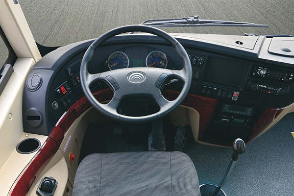 蘇州豪華大巴53座包車帶司機(jī)價(jià)格